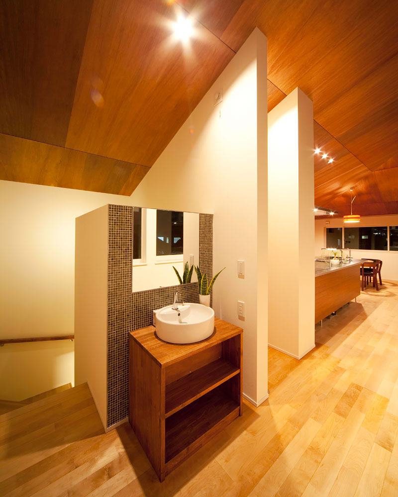 階段脇に設けたボウル