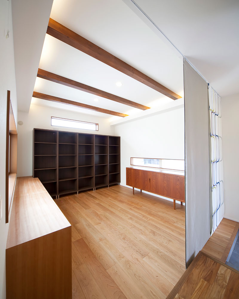 玄関脇に設けたライブラリースペース