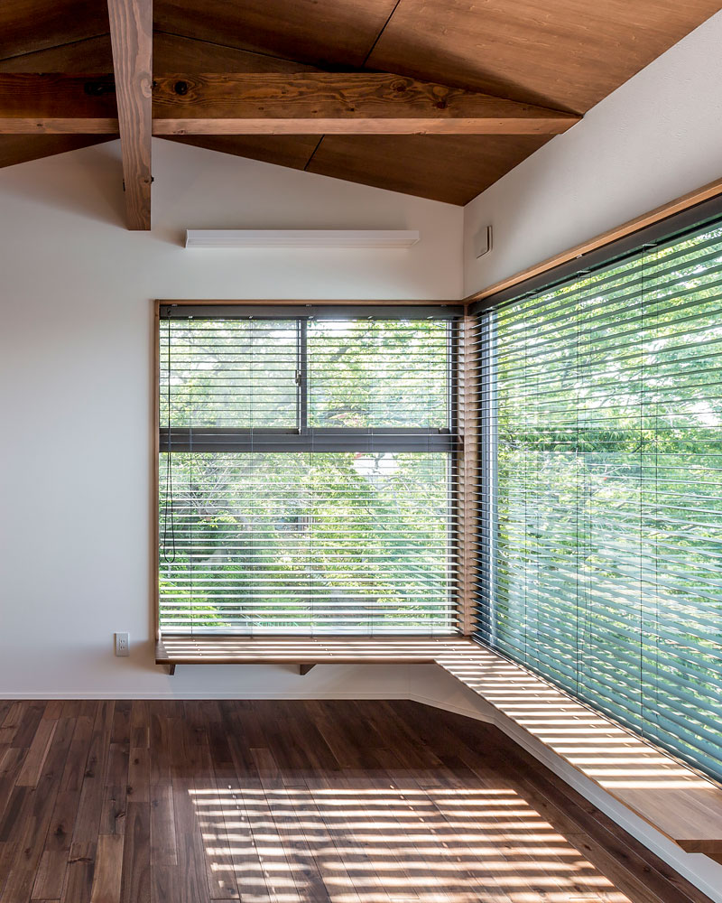 借景するコーナー窓