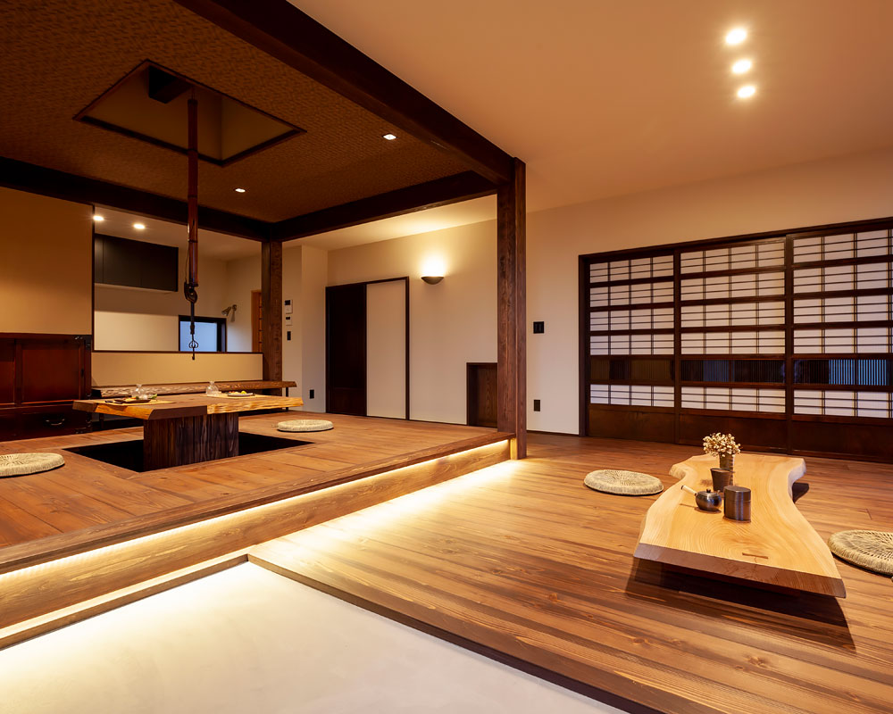 段差に間接照明を埋め込んだLDK