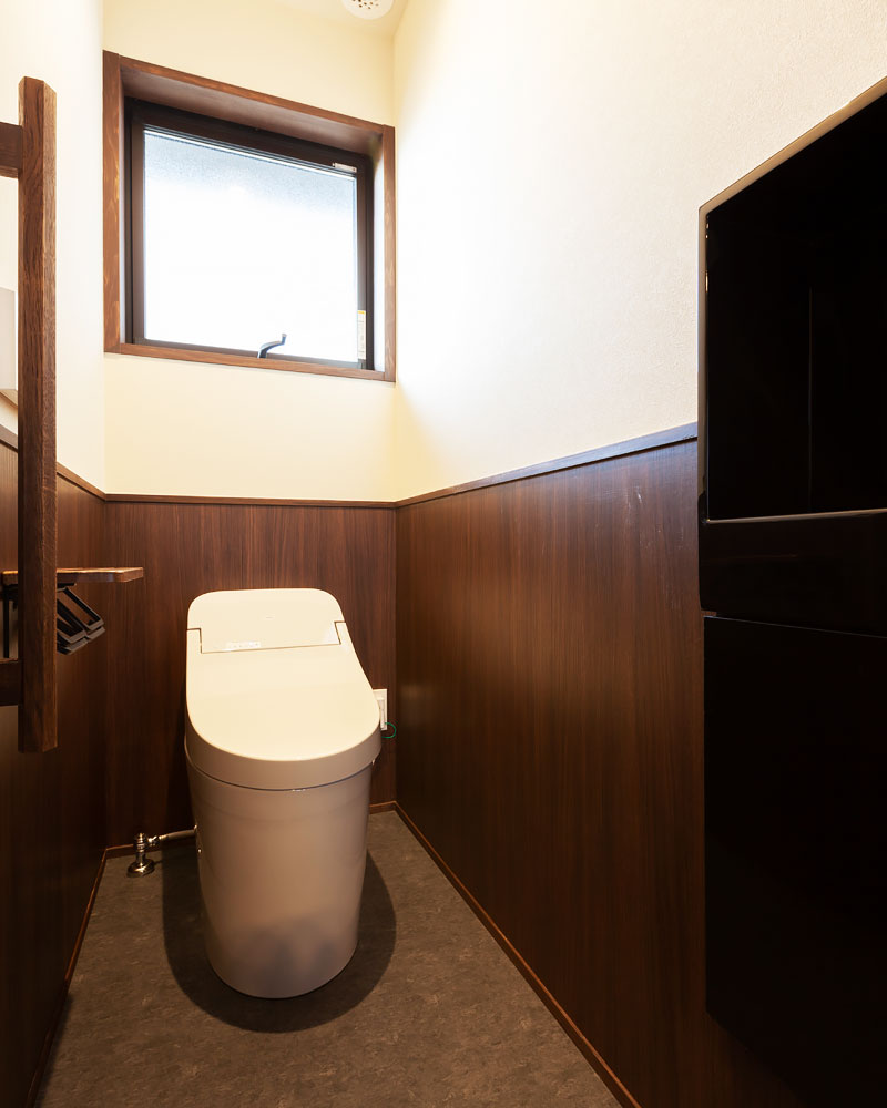 和モダンなトイレ
