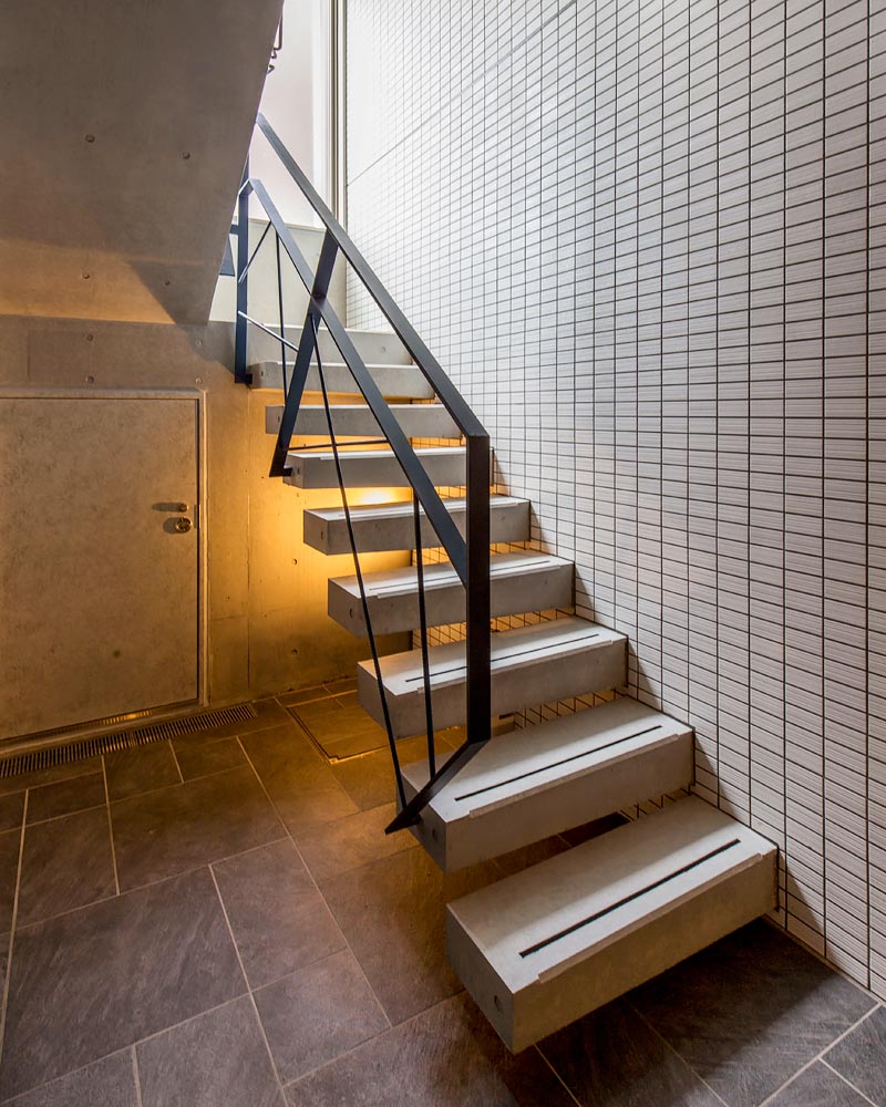 パッシオーネコンクリートのストリップ階段