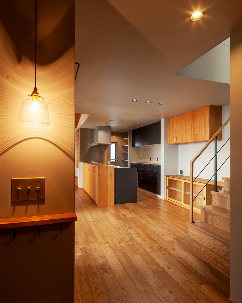 内から住まいを眺める家：大空間LDK