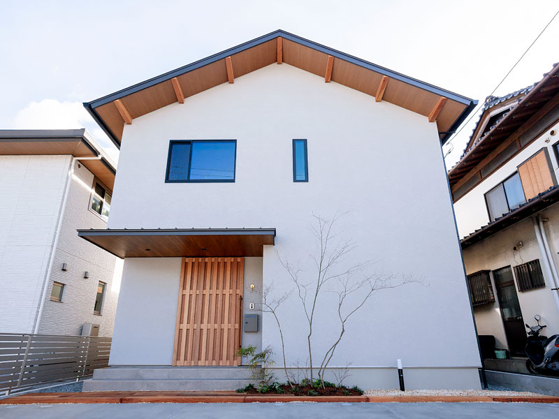 内から住まいを眺める家:外観
