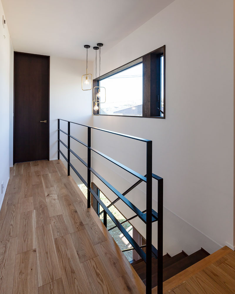 軽やかな鉄骨てすり