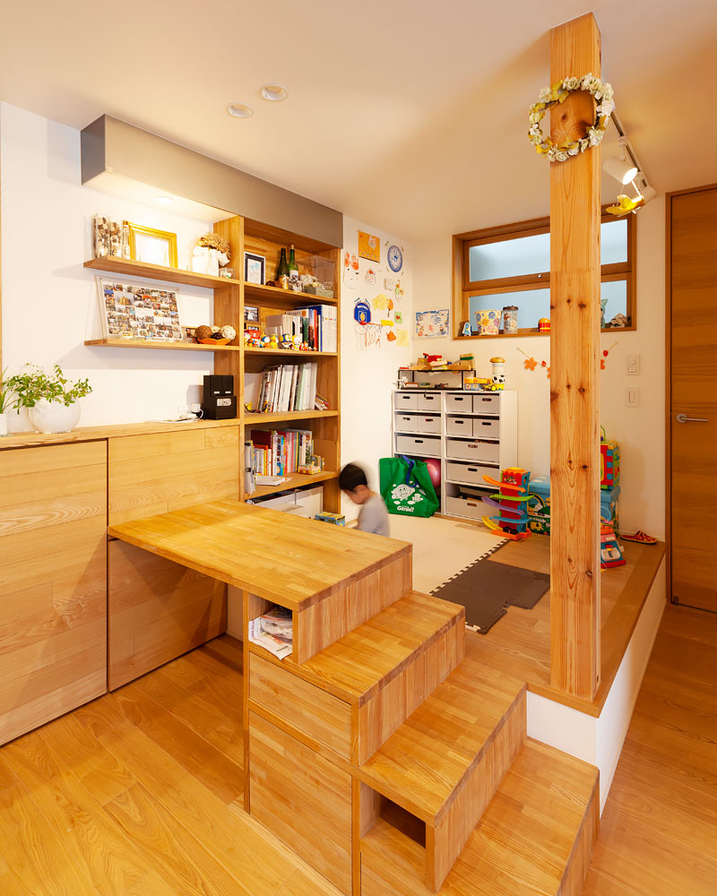 キッズスペースとなる小上がりの板間