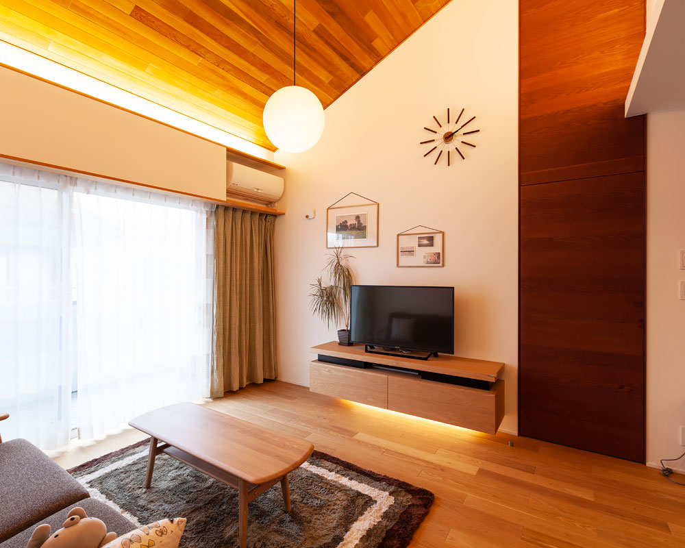 勾配天井のある2階子世帯リビング