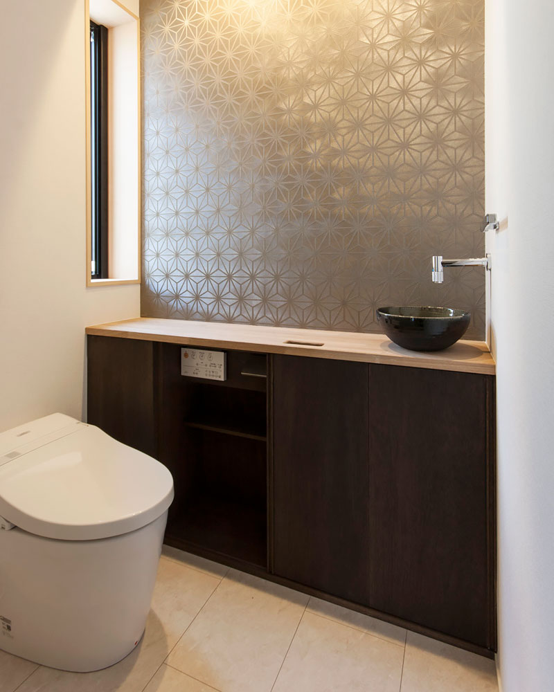 和風クロスを張ったトイレ