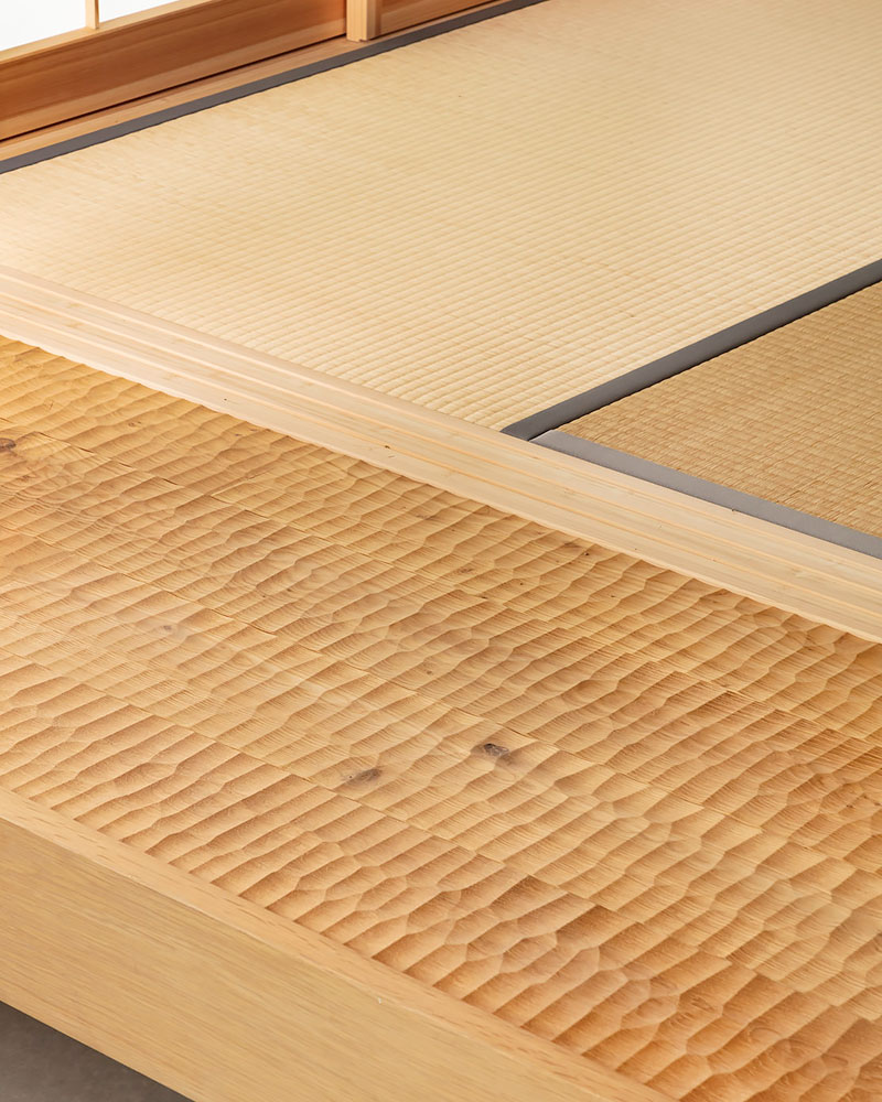 庭先アウトドアの家：和室の框