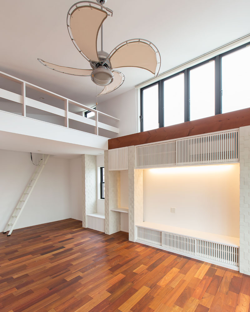 帆船を思わせるマリンテイストのシーリングファン