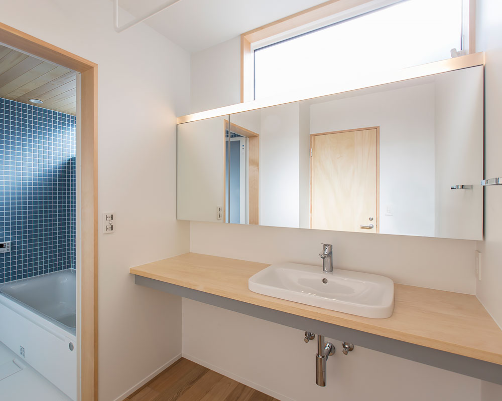 ナチュラルな造作洗面台