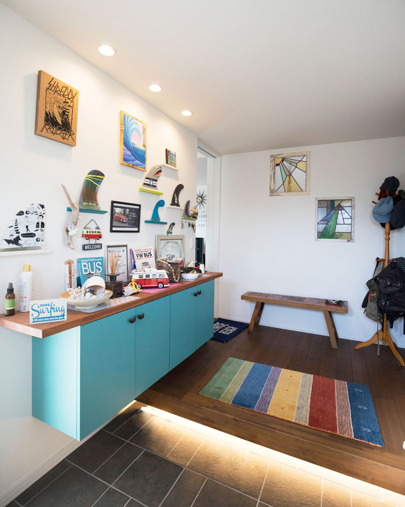 ディスプレイスペースを設けた玄関