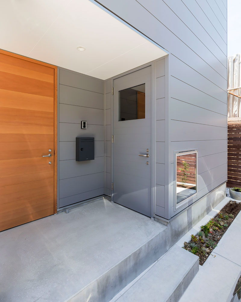 グレーのガルバリウム鋼板の外観