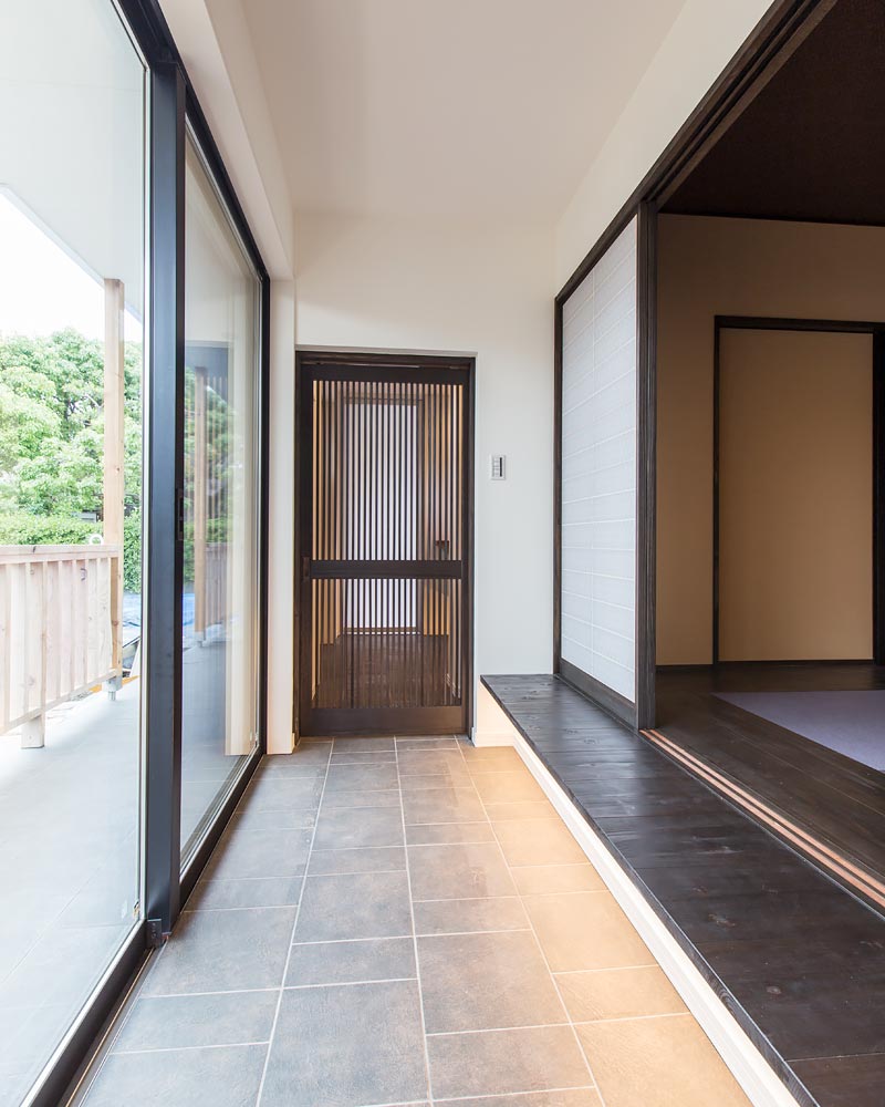 玄関と和室を繋ぐ内土間