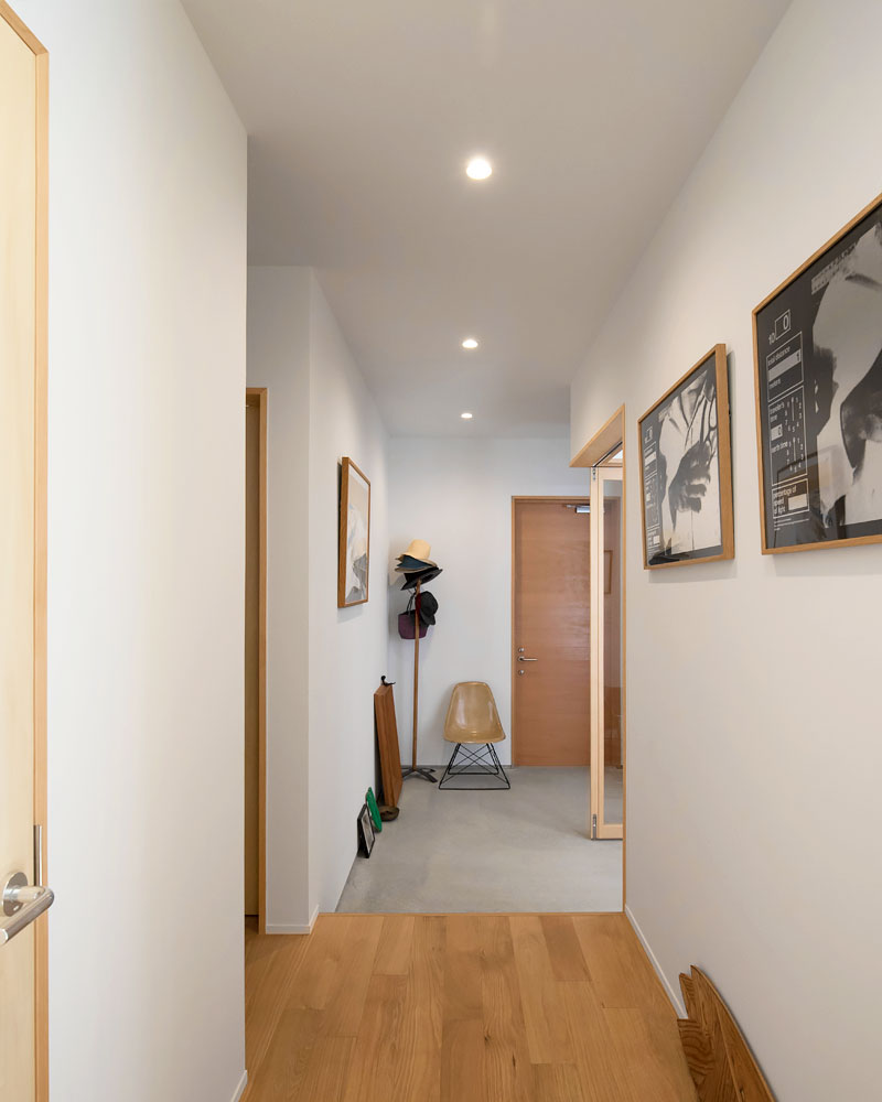 モルタル仕上げの玄関土間