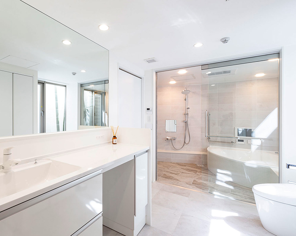 明るく開放的で高級感のある水廻りスペース