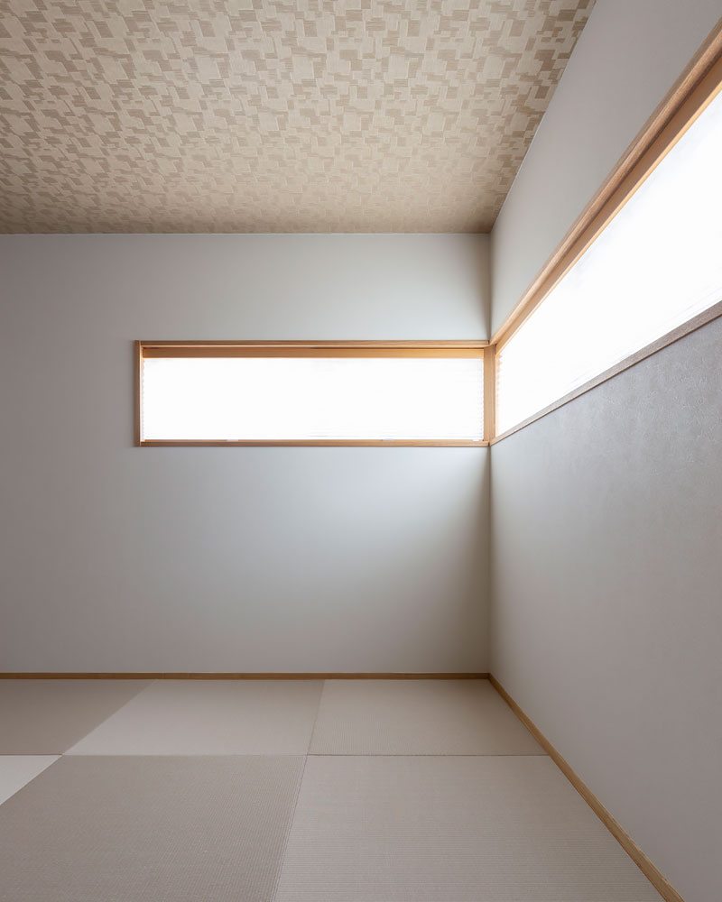 開口部を敢えて抑えたモダンな和室