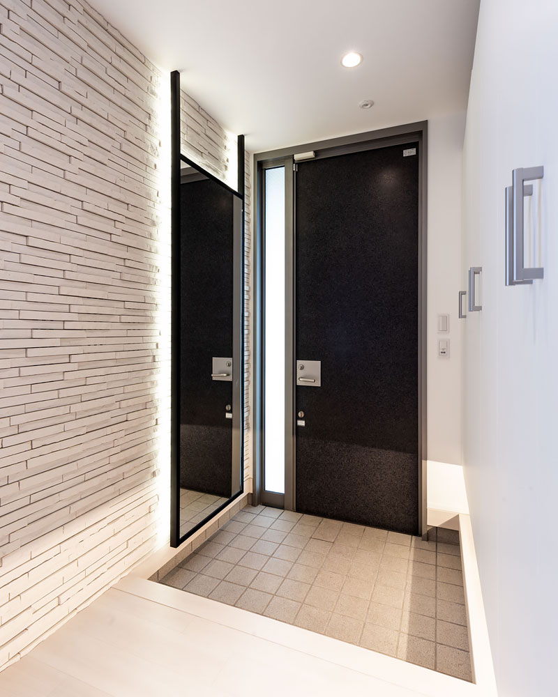 タイルの陰影を楽しむアクセントウォール