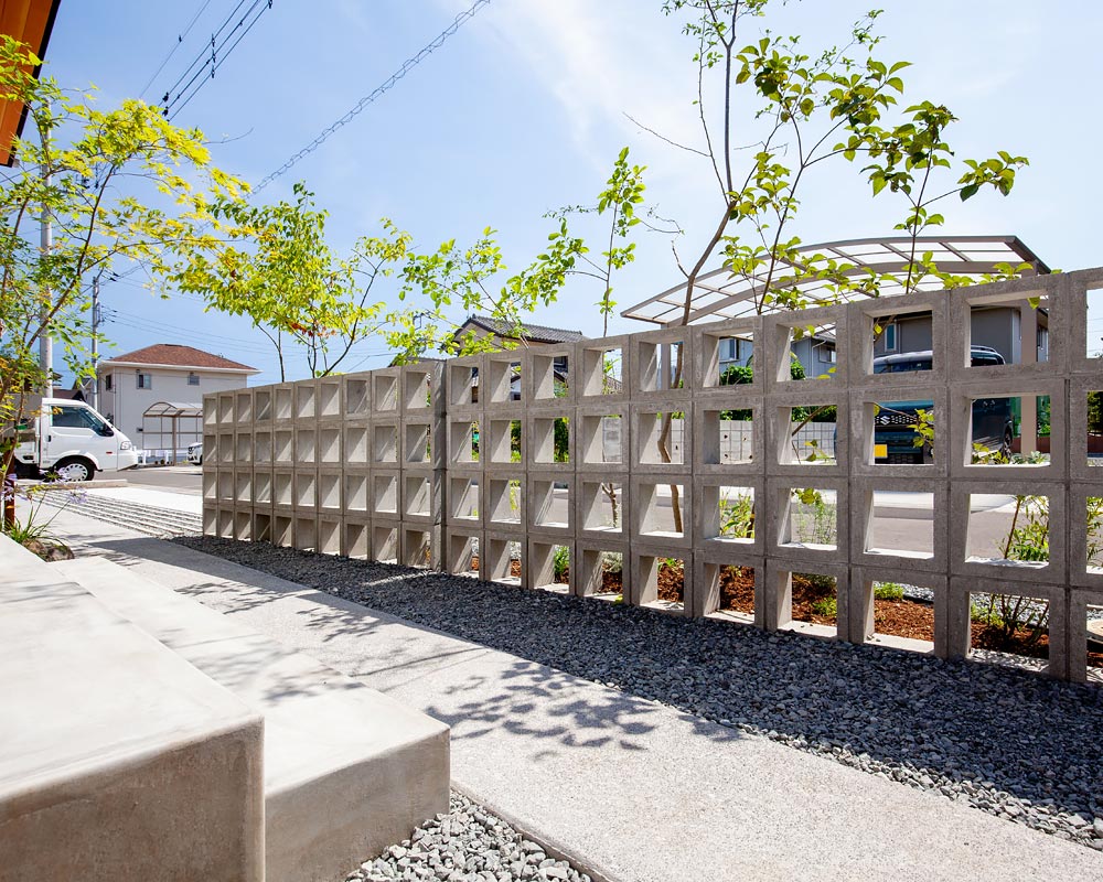 沖縄からブロックを取り寄せた玄関