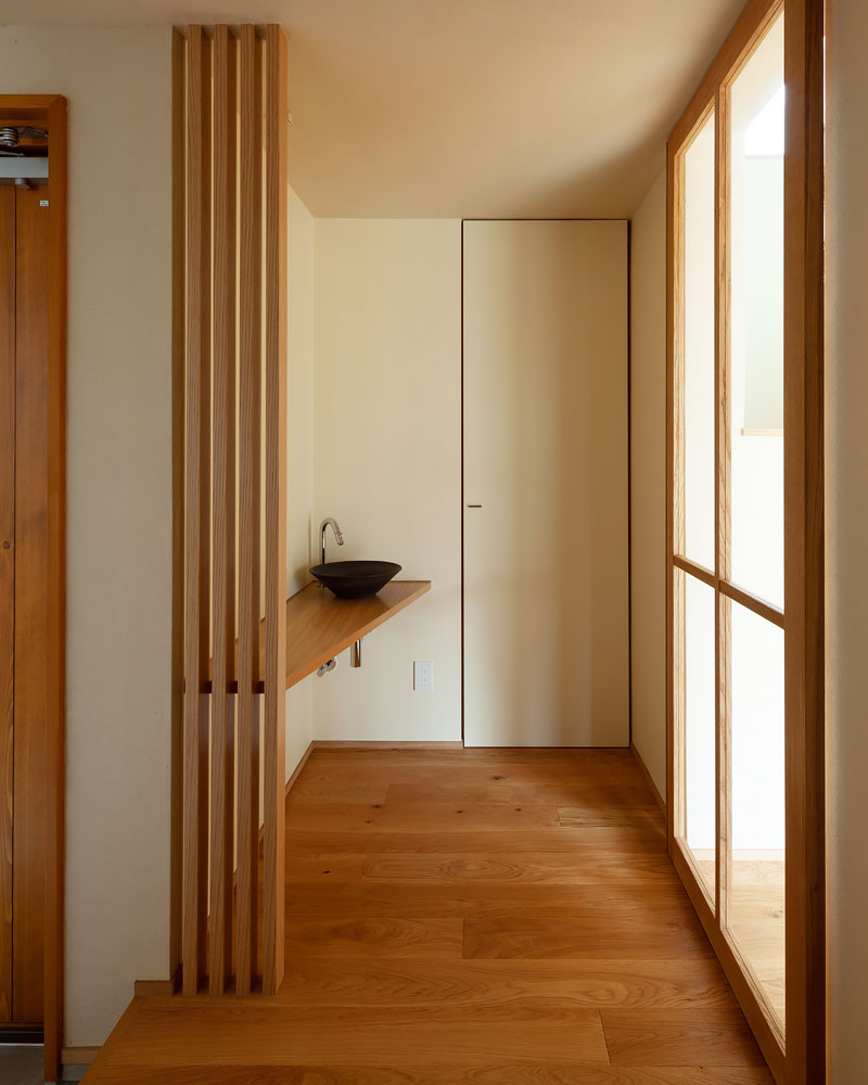 玄関ホールにもうけた手洗いスペース