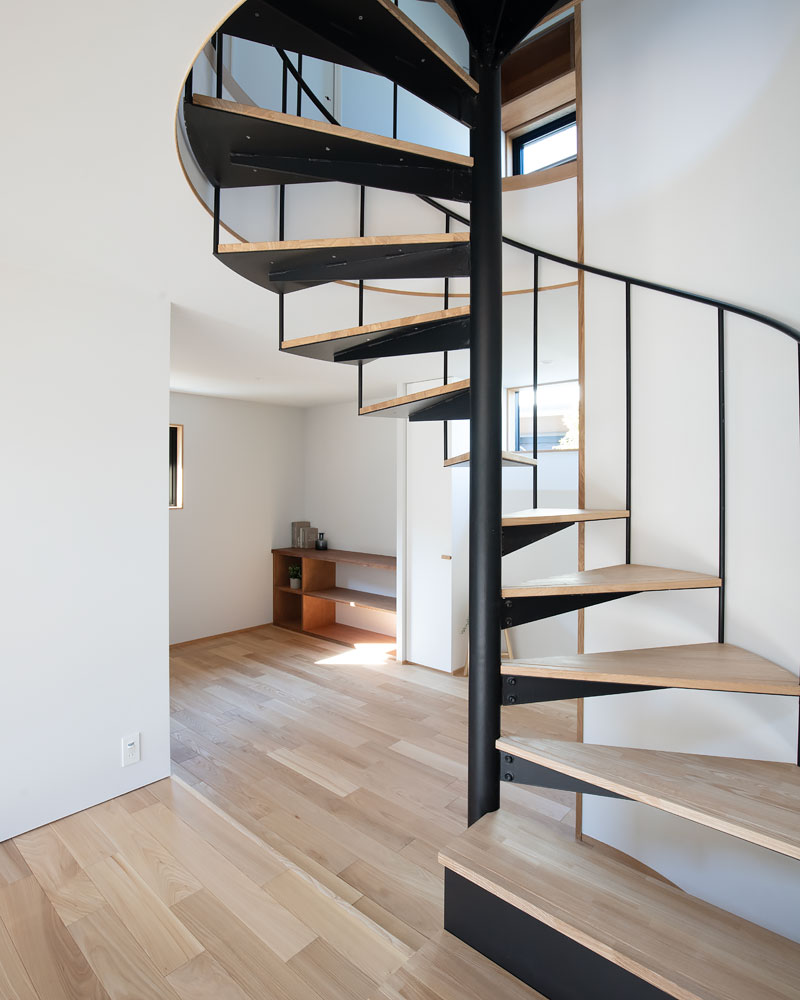 階段の奥に設けたリビング