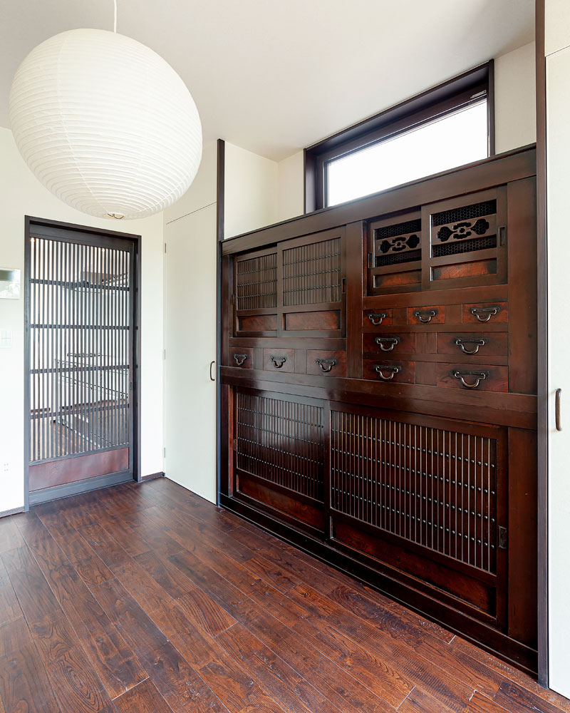 レトロモダンな雰囲気のダイニング