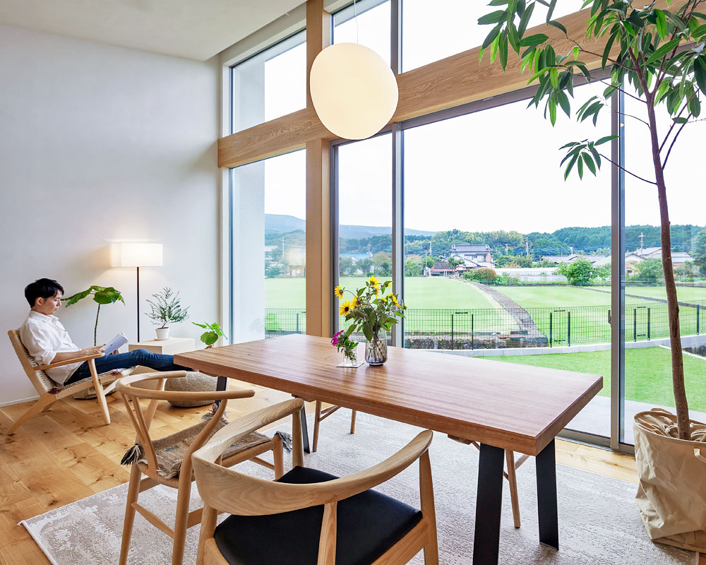 天井の高いダイニング