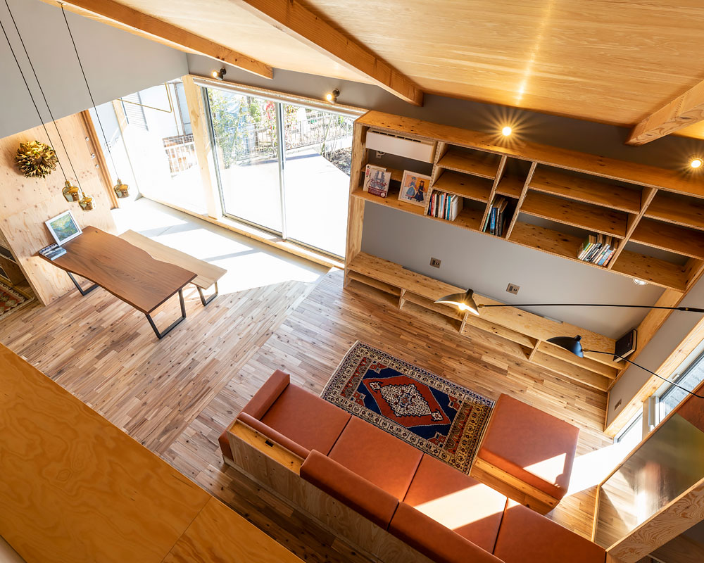 ロフトからLDKを見下ろす