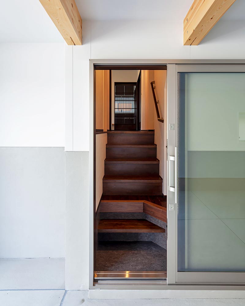 ガレージ内部に設けた家族専用通路