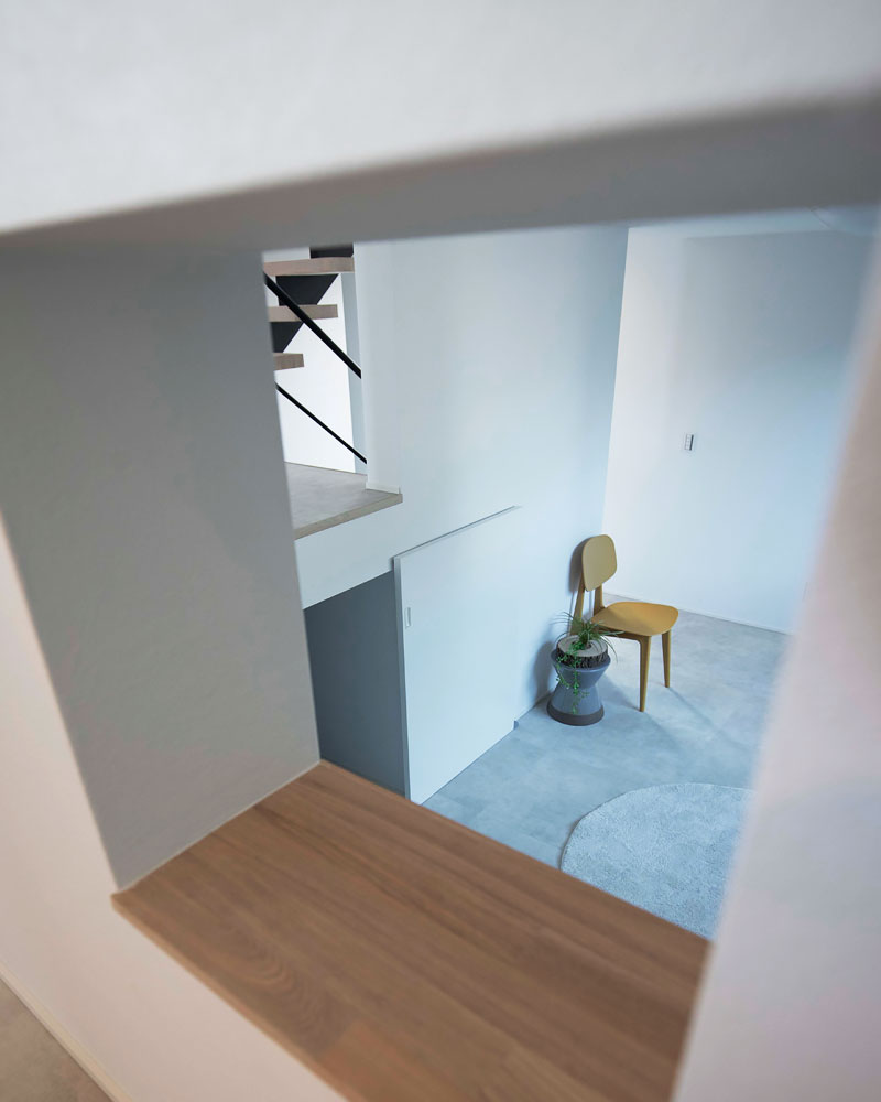 除き窓からスキップフロアを見る