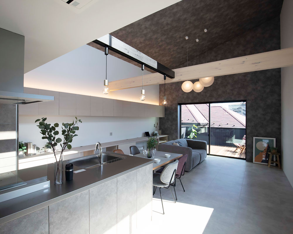 上部が吹き抜けになっているLDK