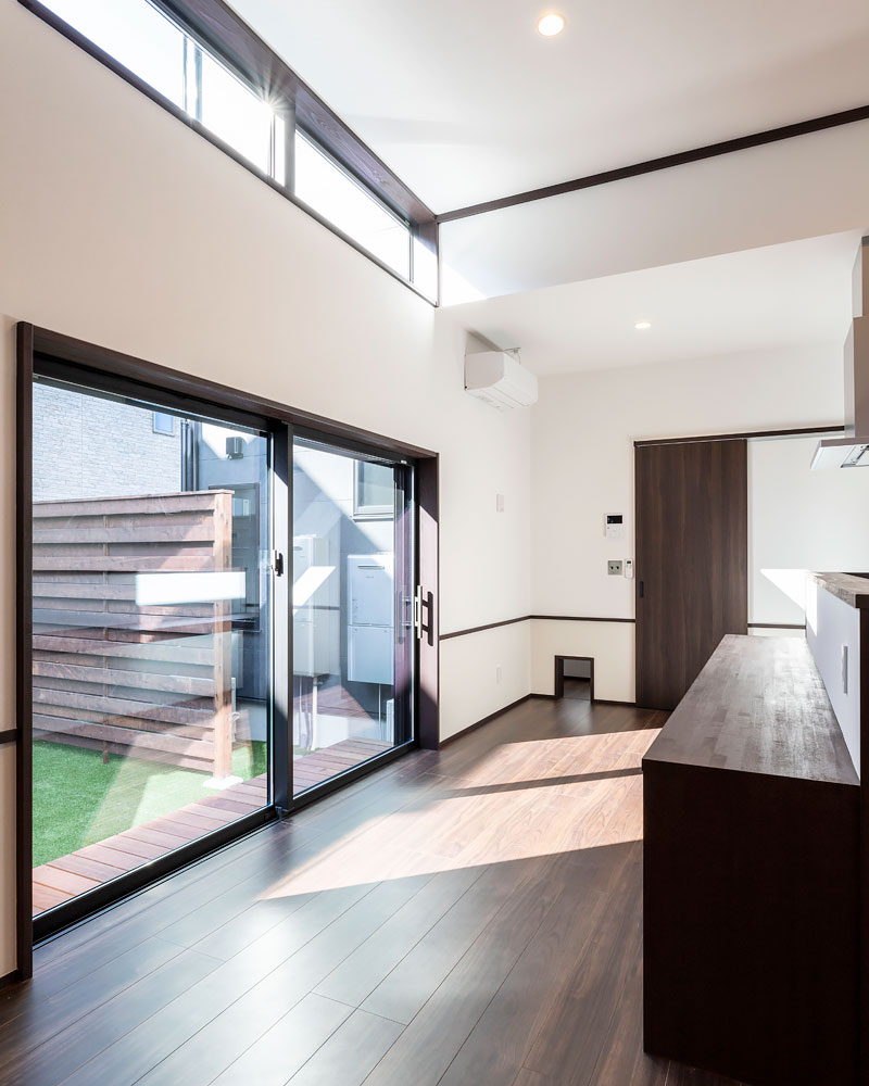 ペット用通路を設けたリビング